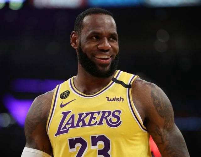 詹姆斯与罗斯：NBA历史上备受争议的MVP之争