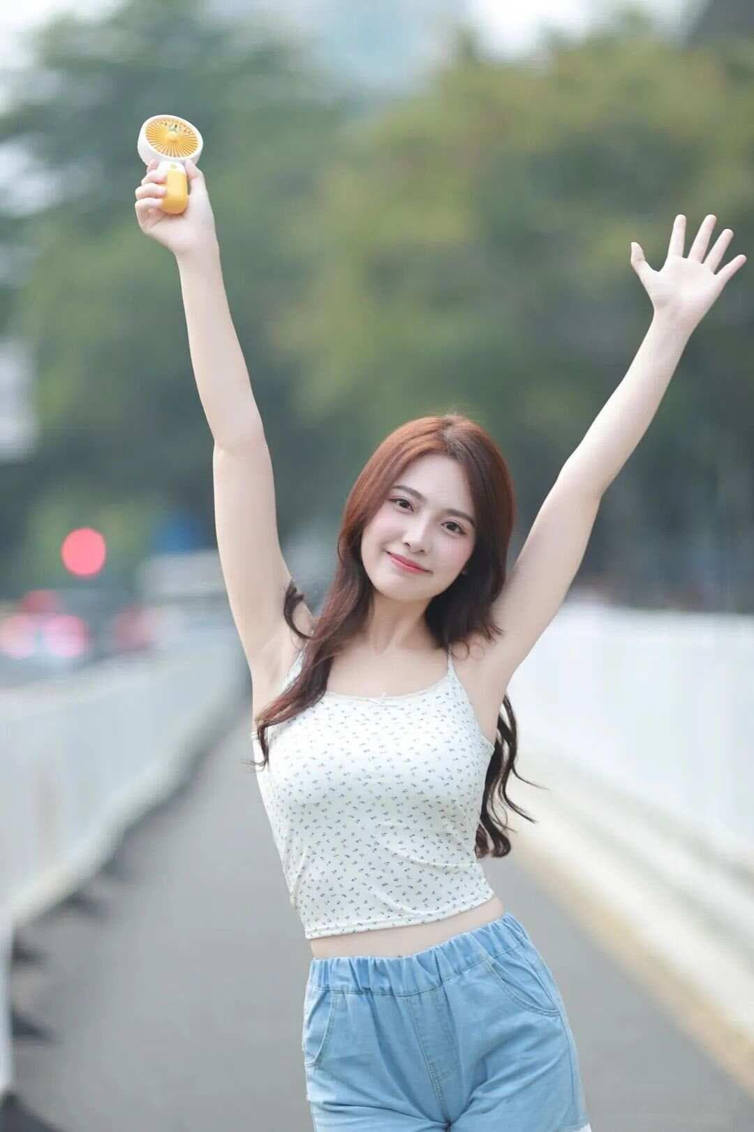 一个人拍照也精彩，9个姿势学起来，自然漂亮有魅力