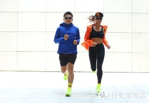 跑步运动装备必备几款透气的衣服呀
