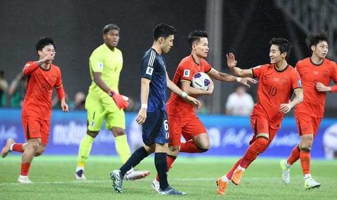 国足最新出线形势：4连胜可直通世界杯，进前四最少要拿6-7分！