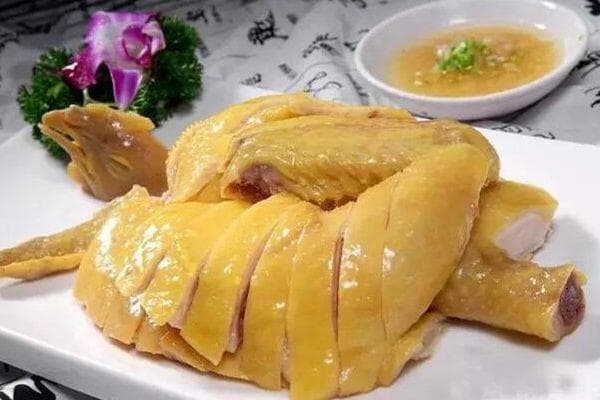 南方特色白斩鸡：皮爽肉滑，家庭简易制作法