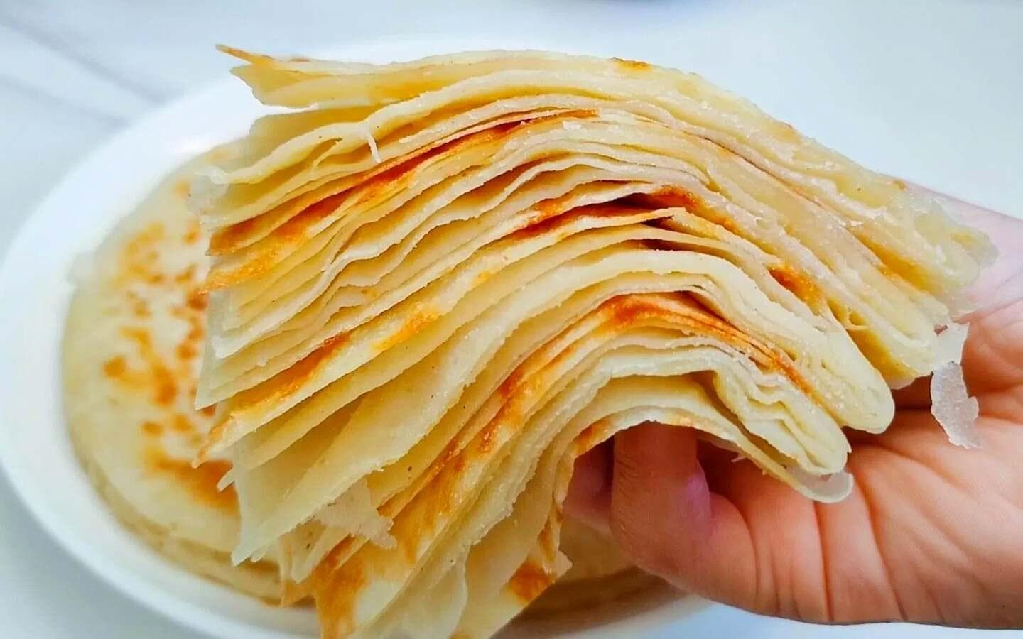 烙饼用烫面、半烫面还是冷水面？教你正确做法，筋道柔软凉了不硬