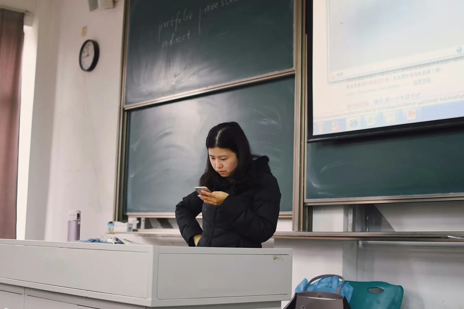 “老师”成职场新称谓：知识价值凸显下的文化变迁