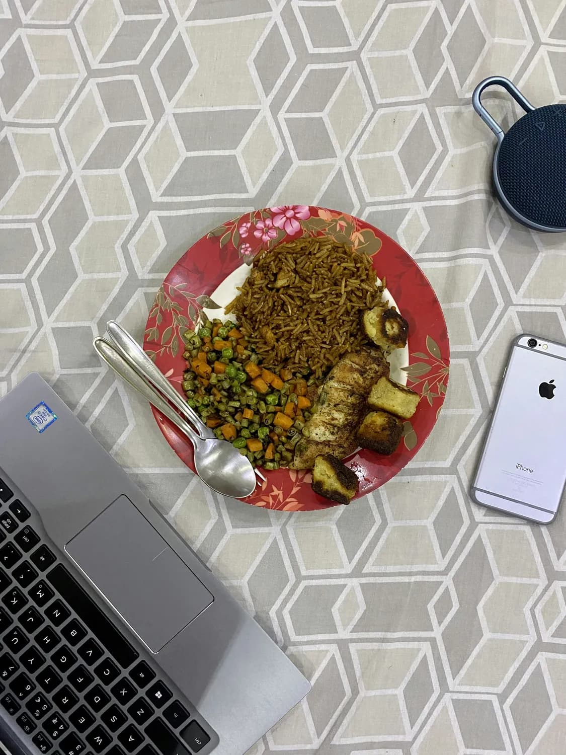 蒋勤勤武汉吃播后仍保持好身材，揭秘其健康饮食与运动秘诀