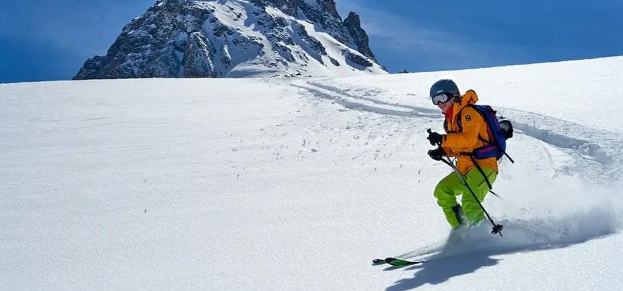 小红书、抖音上的年轻人，为何扎堆涌入滑雪场？