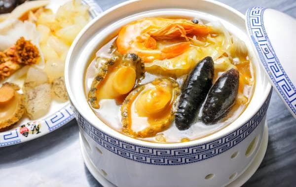 佛跳墙：中华美食之首的制作工艺与文化内涵