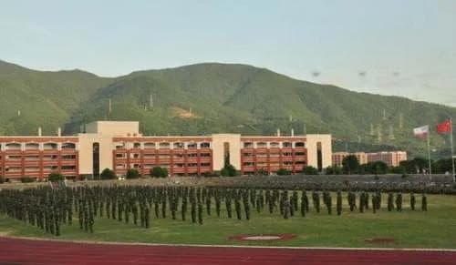 大学新生军训心得：从抗拒到成长的蜕变之旅