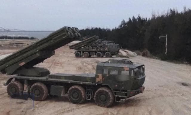 中国191型火箭炮与美国海马斯：两大军事强国的火力对决