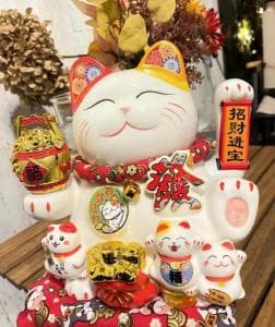招财猫：从传统吉祥物到文化符号