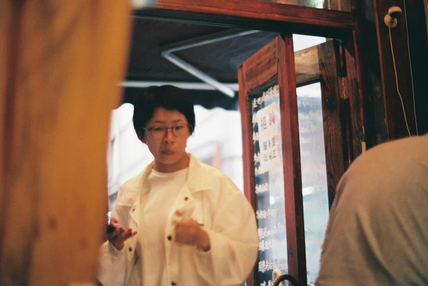 沈阳蜜雪冰城老板娘爆粗口，消费者如何维权？