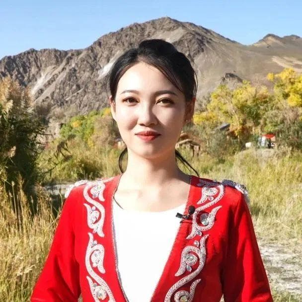 金秋十月 阿克塞县多坝沟胡杨峡
