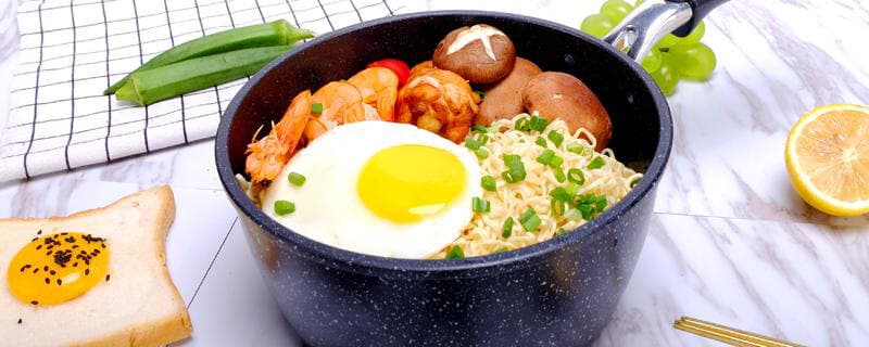 煮泡面什么时候放鸡蛋？三种完美结合的烹饪方法