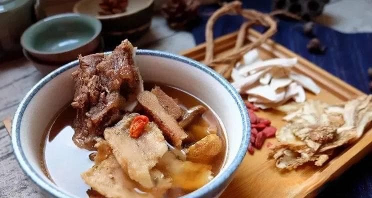 冬季类风湿饮食调理：从生姜到当归羊肉汤