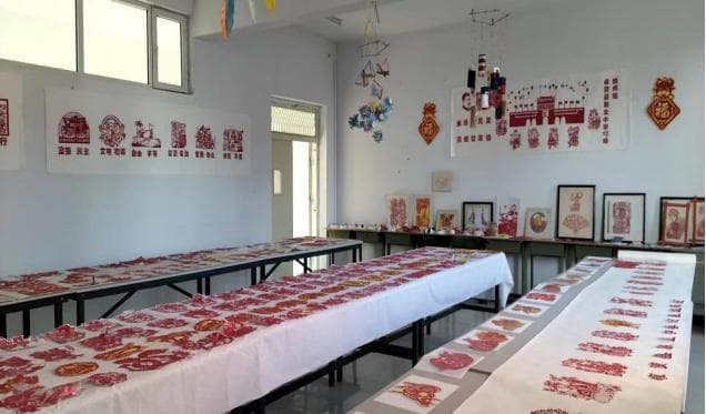 【铸牢中华民族共同体意识】非遗剪纸话团结 巧手传递民族情