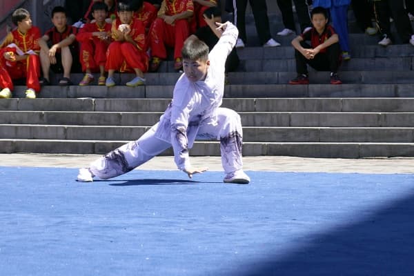练武术为什么发出声音