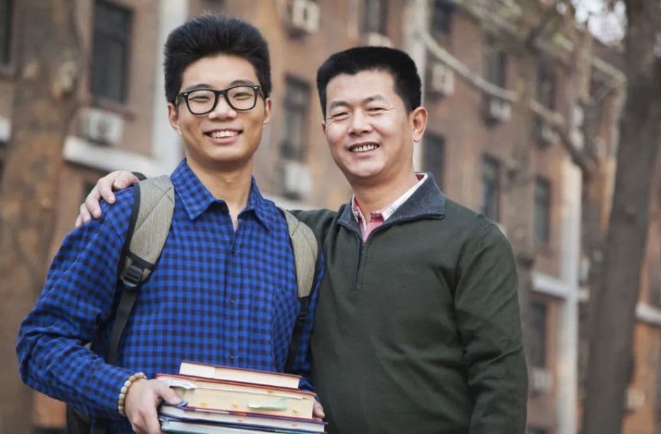 家长：孩子很努力，为什么还考不上名牌大学？专家：真要看智商了