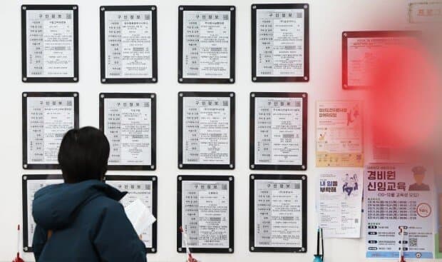 研究：韩国经济活动人口将从2030年开始减少，实现增长还需82万劳动力