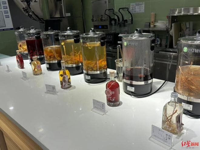 中药茶饮圈粉年轻人：成都一家医院线上处方量约5000单，除湿固发饮一度断货