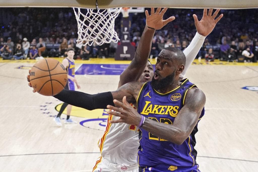 勒布朗·詹姆斯超越乔丹，创造NBA历史30+得分场次新纪录