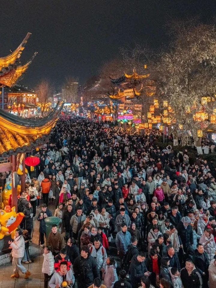 南京夫子庙-秦淮风光带春节游客量全国第一，钟山风景区位列第五