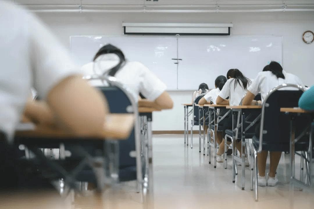 哪些专业对视力有要求？家里有高考生的家长速看！