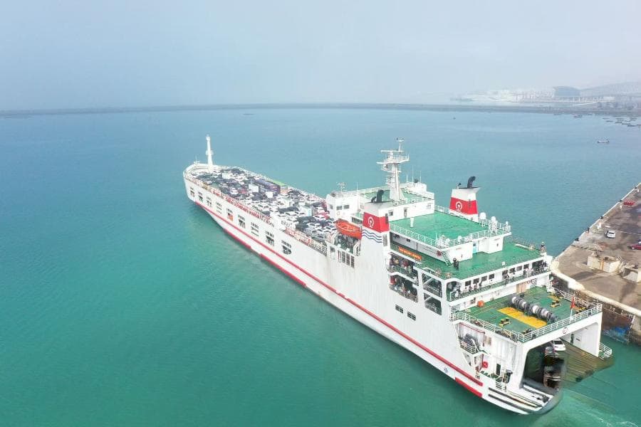 海南铁路轮渡全力抢运滞留旅客、车辆过海