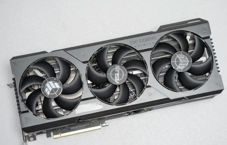 蓝宝石rx7900xtx超白金和白金区别
