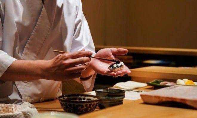 握寿司的诞生：从腌渍食品到米其林的「寿司演化史」