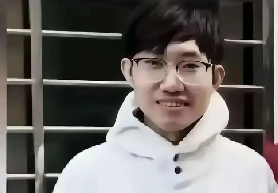 从乡村小学到DeepSeek创始人：梁文峰的成长之路