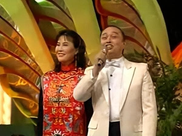 李谷一和赵本山：春晚传奇的不老传说