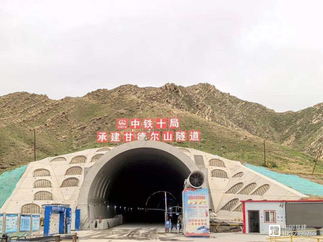 包银高铁甘德尔山隧道累计掘进突破10000米