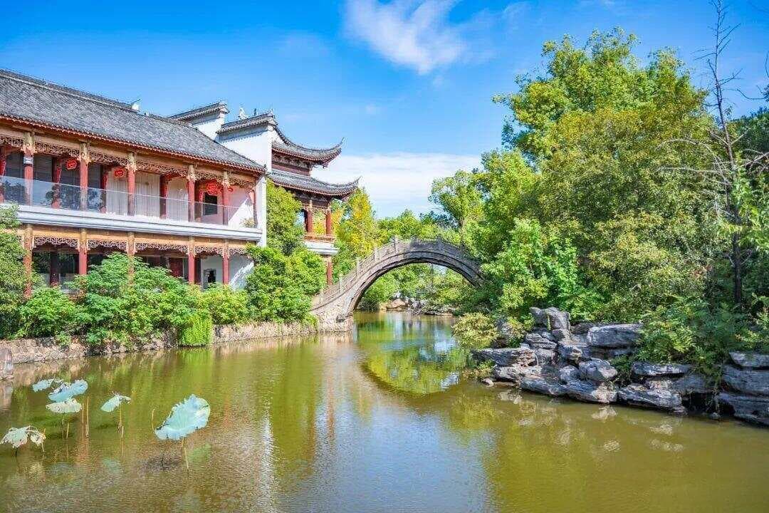 中国适合退休夫妻去的8个小众目的地，景美安逸消费低，小住几日很惬意