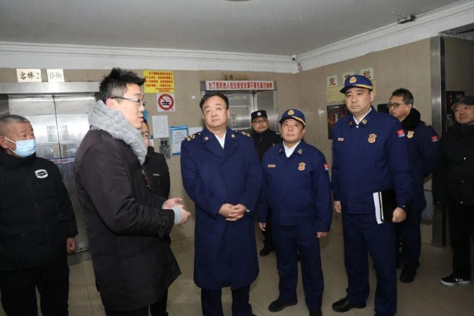 黄浦消防联合多部门开展住宅小区消防安全错时夜查行动