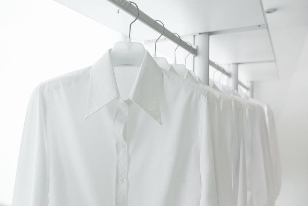 白衣服泛黄怎么办？5个实用清洁方法+3个预防技巧