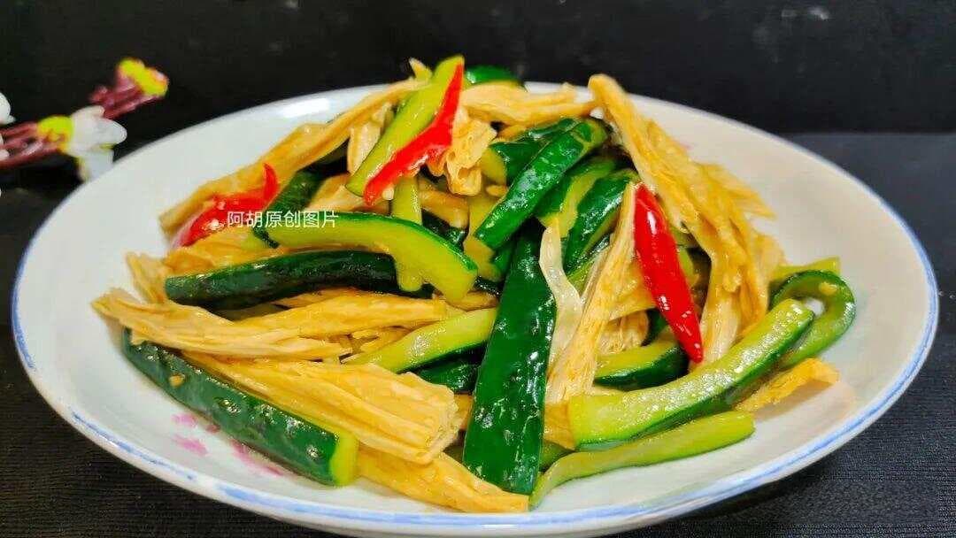 家常黄瓜炒腐竹：这样做口感更脆嫩