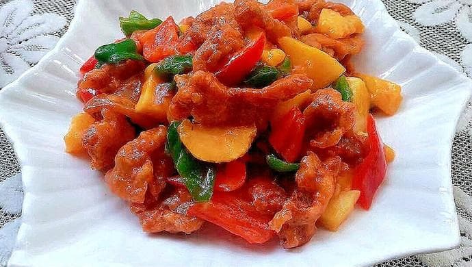 菠萝咕咾肉：酸甜可口的美味佳肴