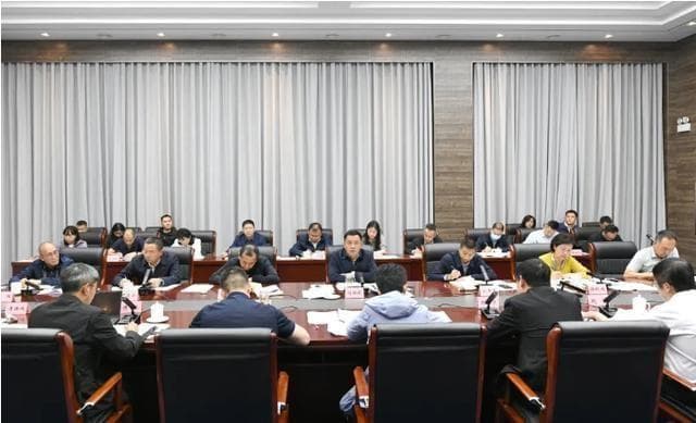 “臭肉事件”后昆明市委书记发声：严格落实校长、教师陪餐制度