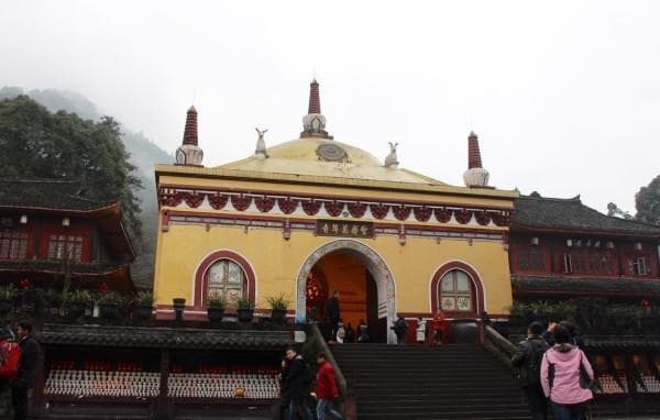 峨眉山旅游注意事项：寺庙礼仪与实用贴士全攻略