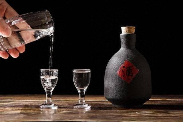 白酒存放与选购,度数、品牌、陈化增值详解