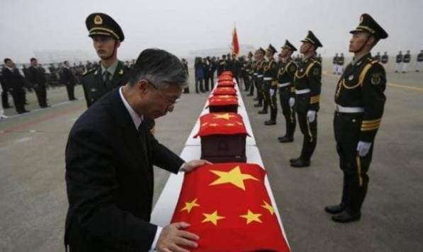 同样是烈士，为什么遗体有的盖国旗，有的盖军旗？