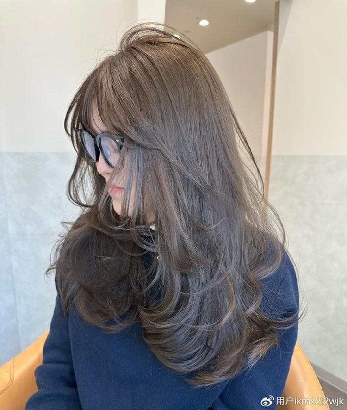 长发女性发型如何打理：发尾烫与半头烫，时尚不夸张
