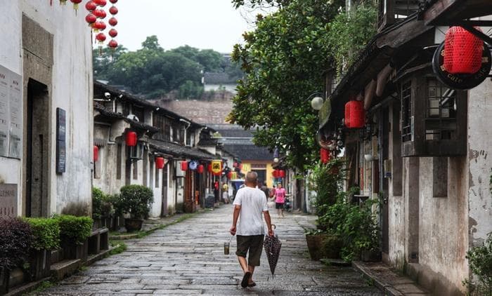 走里弄小巷，观名人故居，小桥流水青石板路，游走在绍兴书圣故里