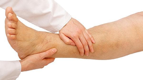 足底按摩改善睡眠：重点按摩涌泉穴