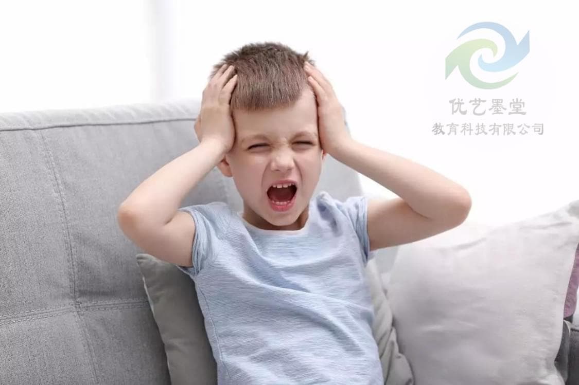 儿童抑郁与心理创伤：如何帮助受伤的孩子