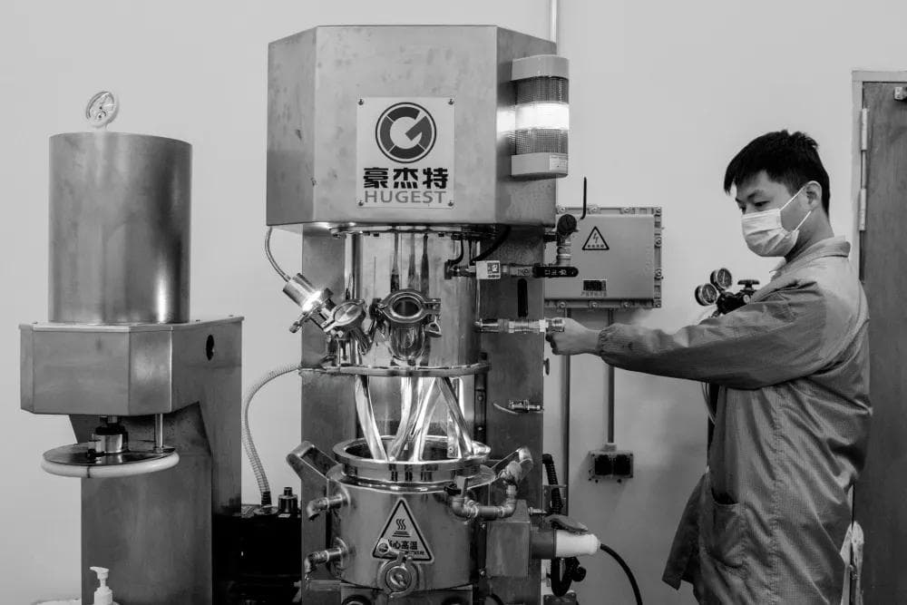 港媒：中国芯片制造工具"基本自给自足"或将在今年夏天实现