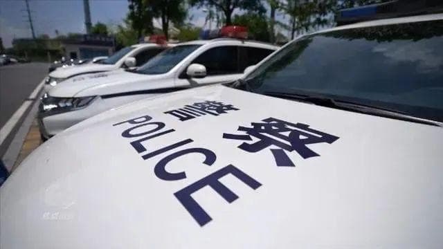 揭秘：摆拍制作和技术生成虚假短视频的违规现象