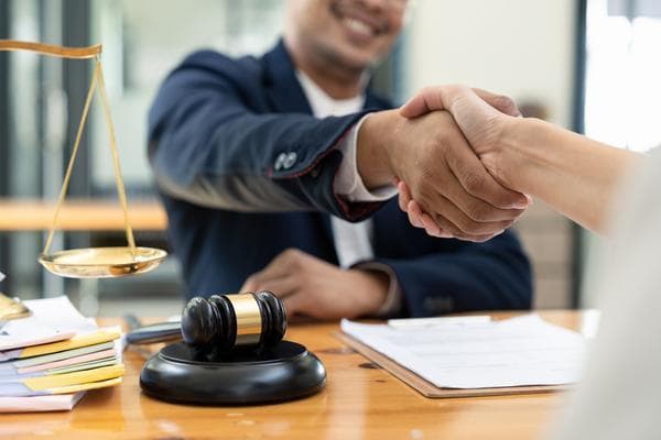 暗恋未果的仲裁：一场情感的较量