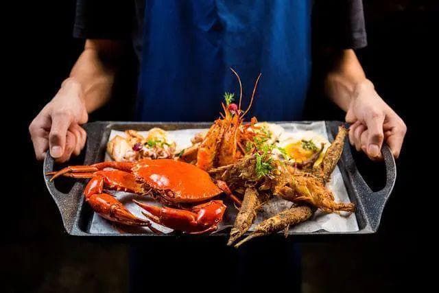 隔夜海鲜还能吃吗？揭秘隔夜海鲜的安全性与食用建议