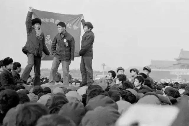 1978年，丁惠民作为五万知青的总代表，在历史的关键时刻挺身而出