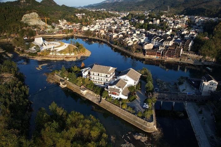 书中边城 画里秀山